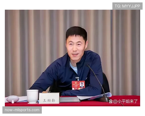 王励勤这训练量，一天四练完还能啃鸡腿？