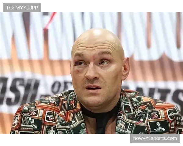 泰森·富里下私人飞机手拎快餐袋——我笑着笑着就哭了