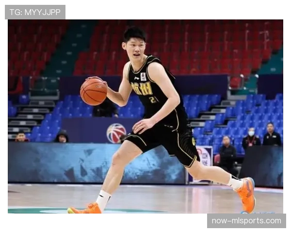 胡金秋的休闲照把我骗了半天——赛场上钢铁汉子，下班后竟然是精致小资